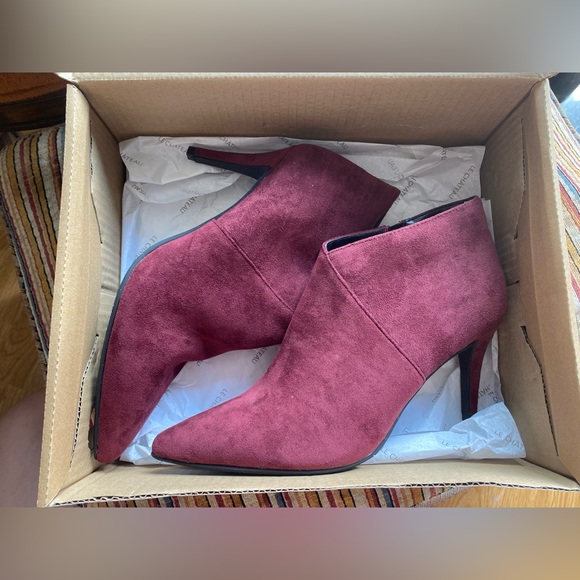 Le Chateau Burgundy High Heeled Ankle Boots - Picture 5 of 10
